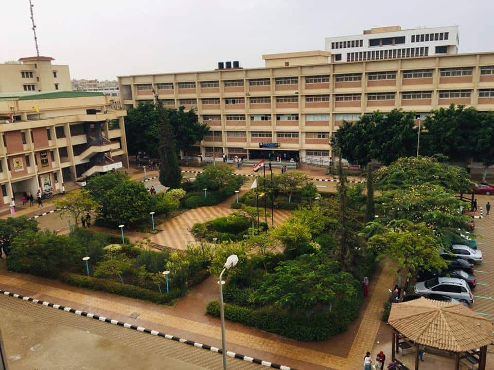 كلية سياحة وفنادق